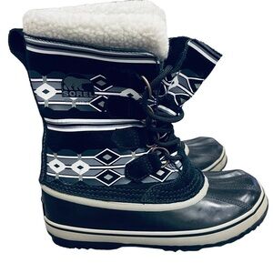 SOREL Snow Boats Black Lace Up Rubber Bottom Sole Diamond Print